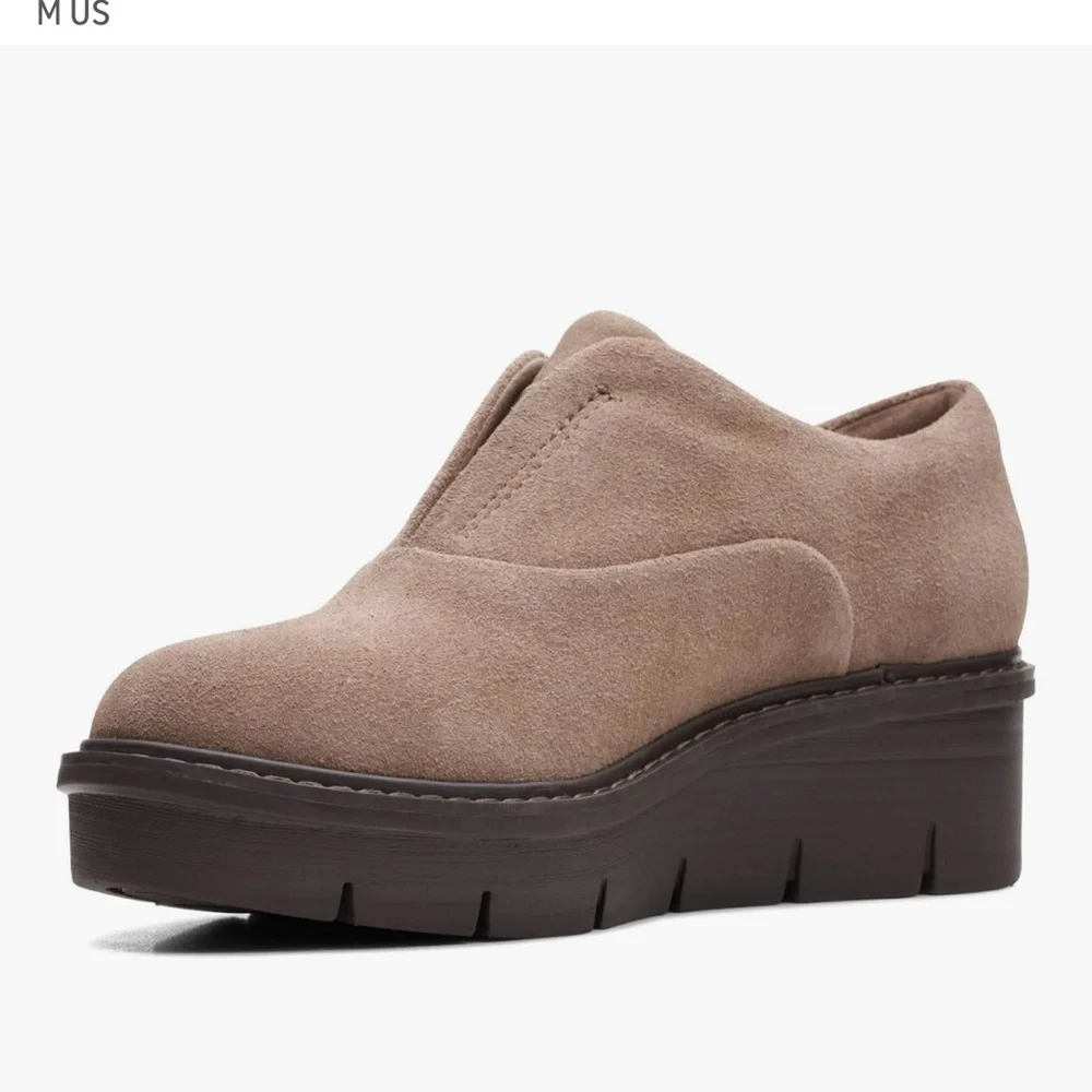 Clarks airabell real suede leather tan  slippers flats new in box 6.5 m